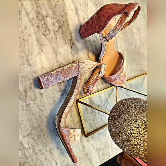 EUC-Pink crushed velvet chunky heels-size 7- J Adams brand - Picture 5 of 5